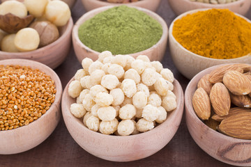 Quinoa pop (Chenopodium quinoa)