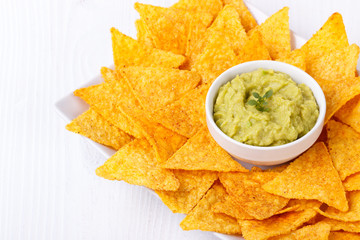 Avocado guacamole with nachos
