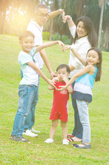 Fototapeta premium asian family