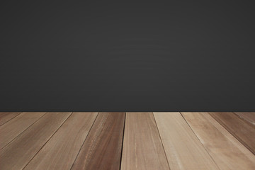 モノトーンの壁と木の床