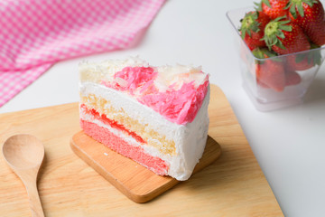 strawberry cake and white chocolate