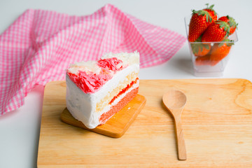 strawberry cake and white chocolate