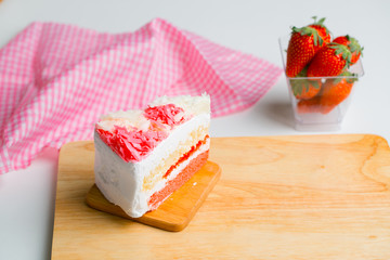 strawberry cake and white chocolate