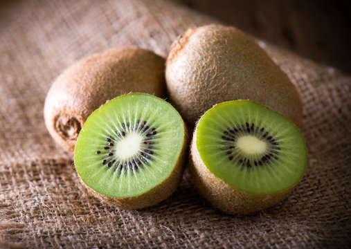 Kiwi fruit on sackcloth