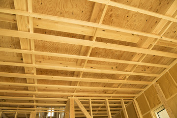 建築中の木造一戸建て住宅
