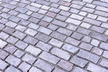 The paving stones lie diagonally, the background