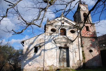 CHIESA ABBANDONATA,CAMPANIA,SUD ITALIA