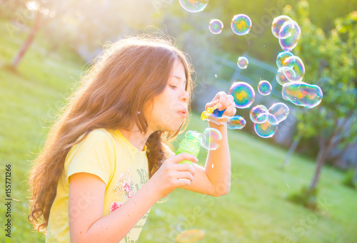 Girl Blowing Soap Bubbles Outdoors Photo Libre De Droits Sur La