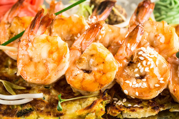 Shrimp skewers on vegetable omelette