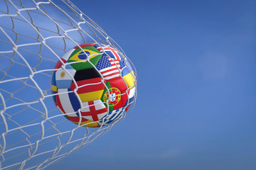 Fussball mit Flaggen im Tor © fotomek