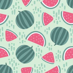 Rolgordijnen Watermeloen Watermeloen naadloos patroon met vlekken op groene achtergrond. vector illustratie