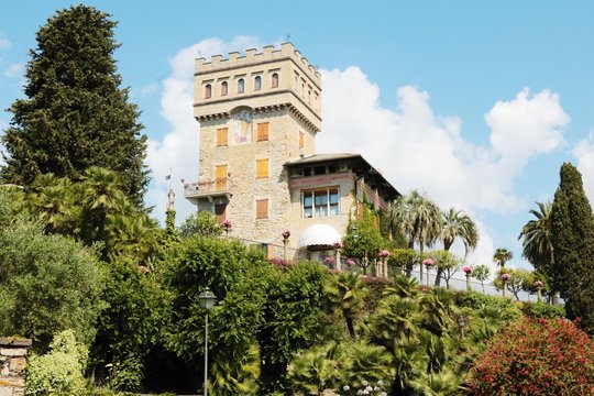 Villa con torre