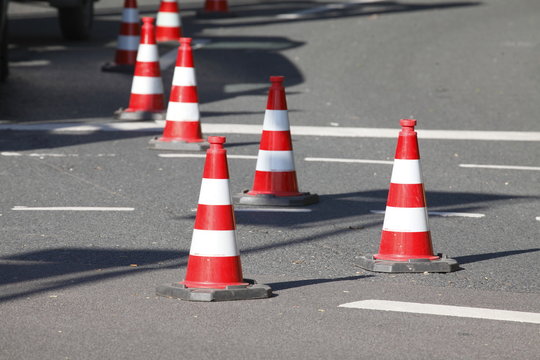 Hütchen Bilder Durchsuchen 2,398 Archivfotos, und