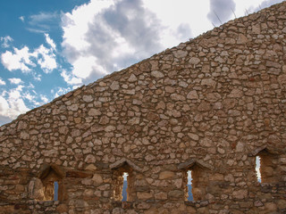Fototapeta na wymiar Old wall and sky
