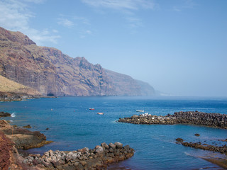 Giants's cliff with boats
