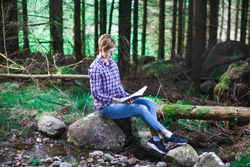  Women read a book in the forest