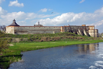 Fototapeta na wymiar Old fortress above river