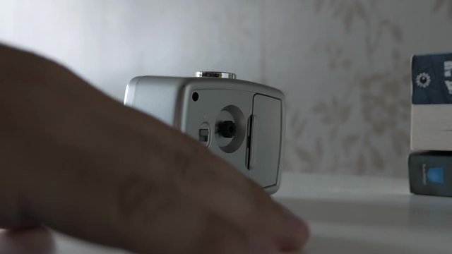 Metallic alarm clock ringing 