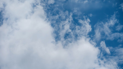 Obraz premium white clouds in the blue sky