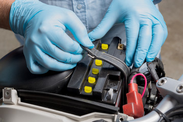 Installation of the motorbike battery
