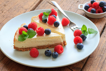 Cheesecake with berries