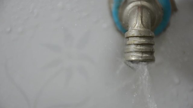 drop water in tab, pipe water 