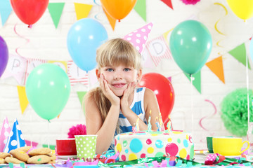 Obraz na płótnie Canvas Happy girl having fun at birthday party