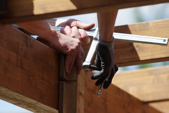 Terrassen&uuml;berdachung - Pergola aus Holz montieren