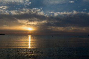 Fototapeta premium Sonnenuntergang über dem Meer 