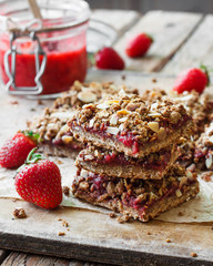 oat crumble bars with strawberries
