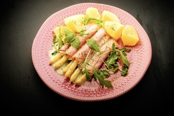 Spargel mit Kartoffel und schinken