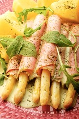 Spargel mit Kartoffel und schinken