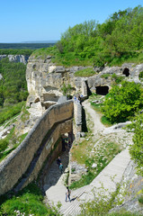 Fototapeta na wymiar Крым, Бахчисарай, пещерный город Чуфут Кале весной