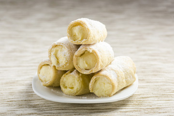 Cannoli stuffed with ricotta cream