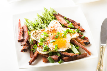 Asparagus with egg and bacon