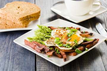 Asparagus with egg and bacon