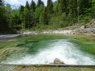 Fluß Walchen bei Sylvensteinstausee
