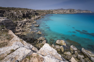 Vista panoramica della baia di Cala Rossa, isola di Favignana IT 