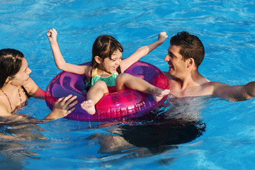 Family Swimming Pool Playing Togetherness Summer Holiday © Rawpixel.com