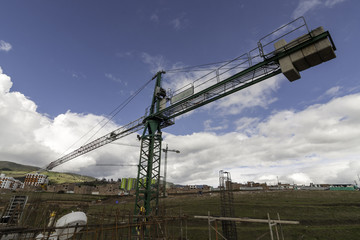 torre grua en construccion