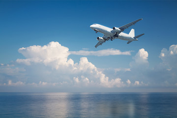 Obraz na płótnie Canvas Airplane flight