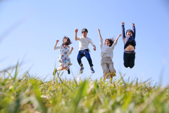 japanese young group outdoor green - Powered by Adobe