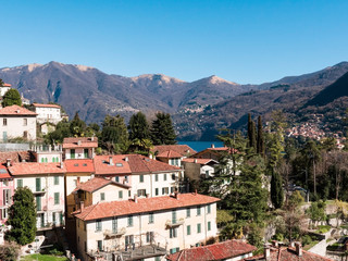 Fototapeta na wymiar Surrounded by mountains full of woods, Lake Como offers a varied landscape
