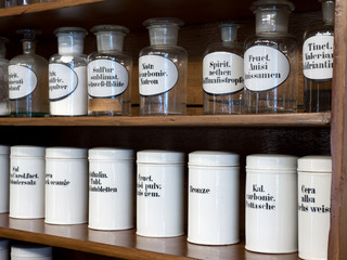 Apothekenschrank
