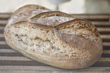 pain de campagne sur planche de bois 