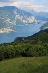 Fototapeta na wymiar Il ramo di Lecco del lago di Como, fotografato da Barni
