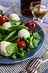 Raw vegetable salad