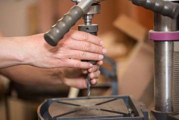 Man change the chuck on a drill