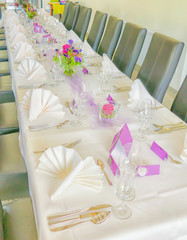 Festlich gedeckte Tafel