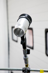 Suspension system for mounting grinding machines 